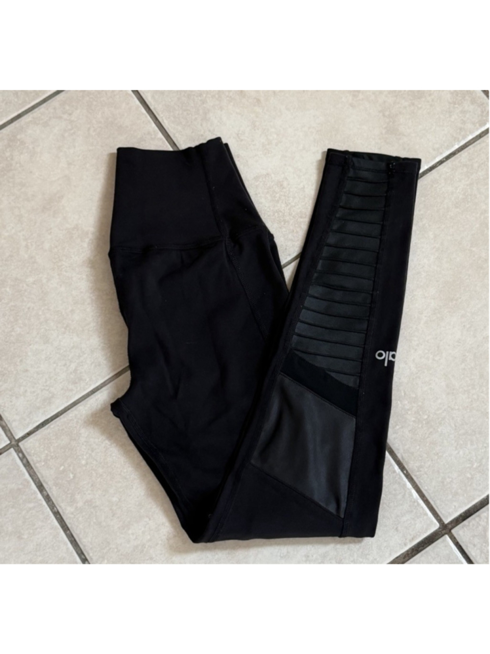ALO YOGA HIGH WAIST MOTO LEGGING 24.5”BLACK COLOR SIZE XXS WAIST 10.5”